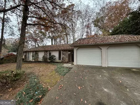 1110 Lake Dr, Roswell, GA 30075