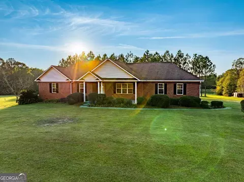 58 Honeysuckle Ln, Tifton, GA 31794
