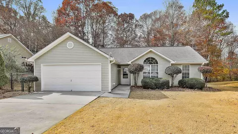 120 Creekside Dr, Grantville, GA 30220