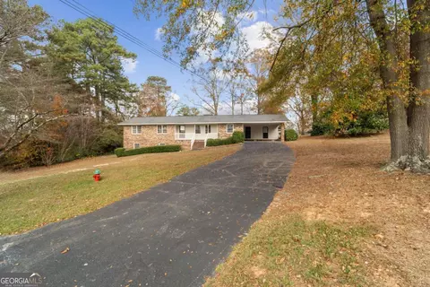 201 Crestmont Dr, Calhoun, GA 30701