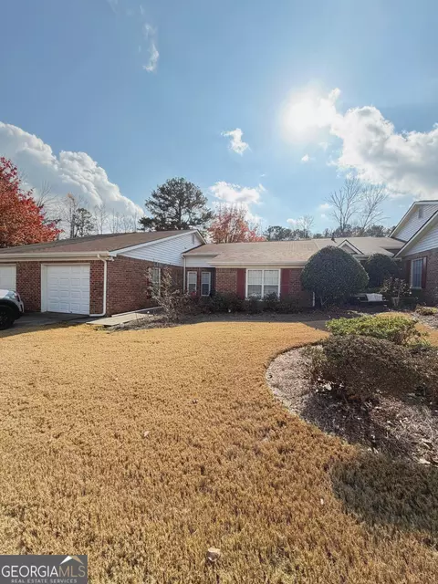 225 Monmouth Dr, Fayetteville, GA 30214