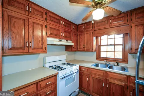 Kitchen - 324 Northside Dr, Jasper, GA 30143 photo 2 of 3