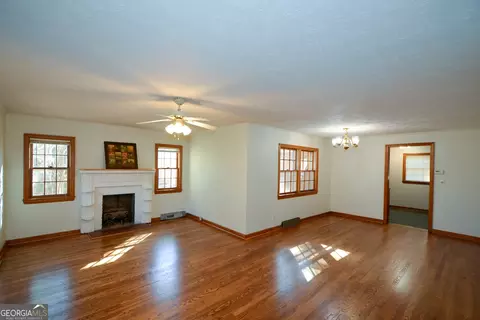 Living - 324 Northside Dr, Jasper, GA 30143 photo 3 of 10