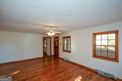 Living - 324 Northside Dr, Jasper, GA 30143 photo 5 of 10
