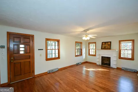 Living - 324 Northside Dr, Jasper, GA 30143 photo 2 of 10