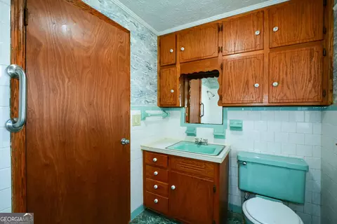 Bath - 324 Northside Dr, Jasper, GA 30143 photo 6 of 6