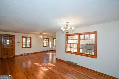 Living - 324 Northside Dr, Jasper, GA 30143 photo 7 of 10