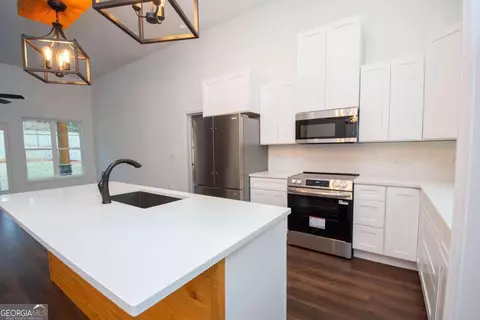 Kitchen - 108 Spring Valley Dr, Lagrange, GA 30240 photo 2 of 2