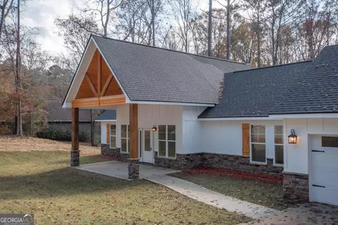 Exterior - 108 Spring Valley Dr, Lagrange, GA 30240 photo 9 of 16