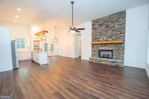 Living - 108 Spring Valley Dr, Lagrange, GA 30240 photo 3 of 6