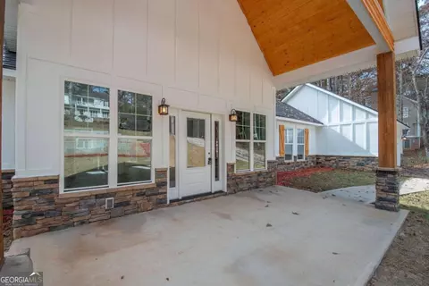 Exterior - 108 Spring Valley Dr, Lagrange, GA 30240 photo 4 of 16