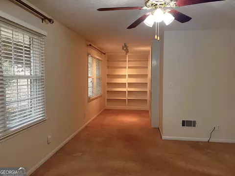 Living - 24 N Brooks Rd, Lagrange, GA 30240 photo 3 of 4