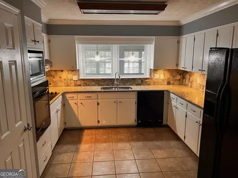 Kitchen - 24 N Brooks Rd, Lagrange, GA 30240 photo 1 of 2