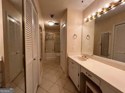 Bath - 24 N Brooks Rd, Lagrange, GA 30240 photo 2 of 4