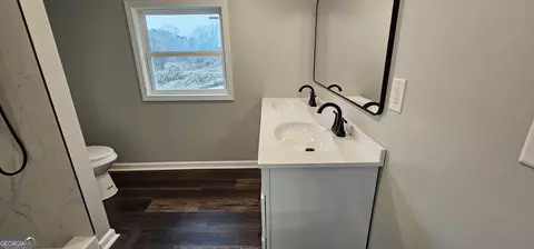 Bath - 1499 E Tugalo St, Toccoa, GA 30577 photo 5 of 11