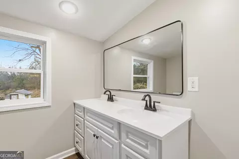 Bath - 1499 E Tugalo St, Toccoa, GA 30577 photo 8 of 11