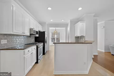 Kitchen - 2592 White Aster Ln, Dacula, GA 30019 photo 4 of 6
