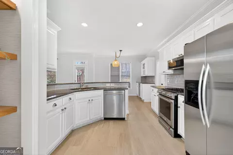 Kitchen - 2592 White Aster Ln, Dacula, GA 30019 photo 2 of 6