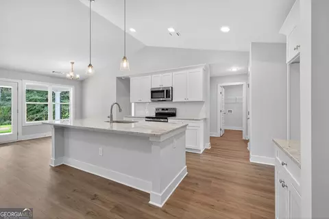 Entry Way - 435 Watson Rd, Winder, GA 30680 photo 3 of 8