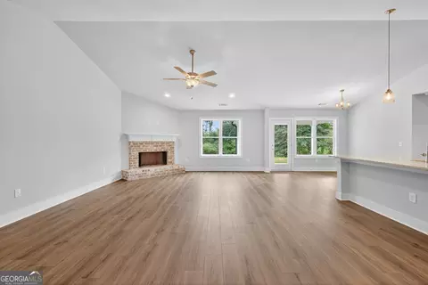 Living - 435 Watson Rd, Winder, GA 30680 photo 3 of 5
