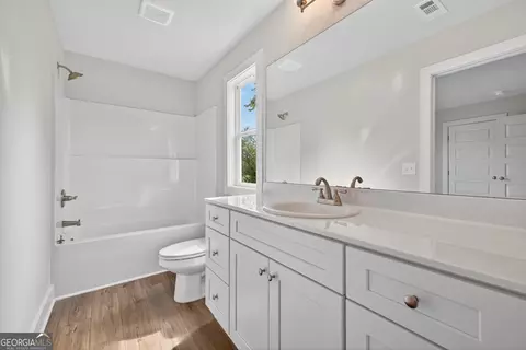 Bath - 435 Watson Rd, Winder, GA 30680 photo 2 of 3