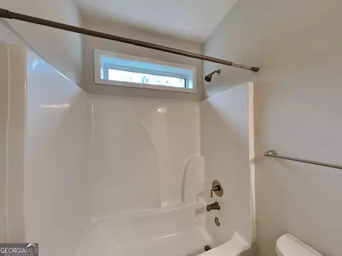 Bath - 1781 Cobblefield Cir, Dacula, GA 30019 photo 6 of 8