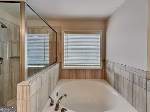 Bath - 1781 Cobblefield Cir, Dacula, GA 30019 photo 2 of 8