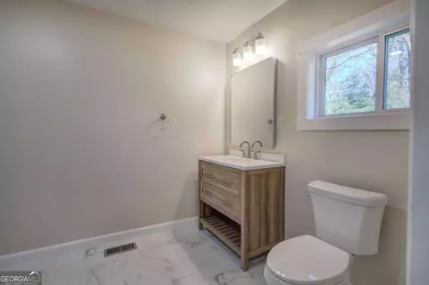 Bath - 415 E 10th St, Rome, GA 30161 photo 2 of 3