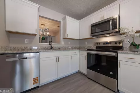 3017 Waldrop Cir, Decatur, GA 30034