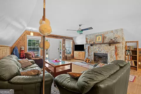Living - 554 Mariners Way, Garnett, SC 29922 photo 3 of 3