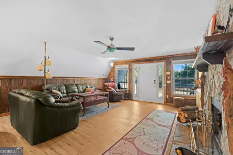 Living - 554 Mariners Way, Garnett, SC 29922 photo 2 of 3