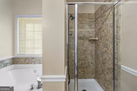 Bath - 118 Woodstream Trl, Lagrange, GA 30240 photo 1 of 2