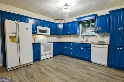 Kitchen - 458 Haley Rd, Jackson, GA 30233 photo 2 of 2