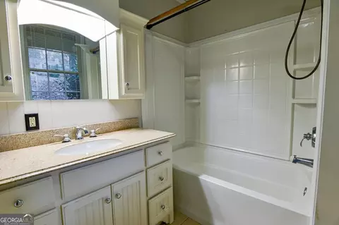 Bath - 458 Haley Rd, Jackson, GA 30233 photo 3 of 3