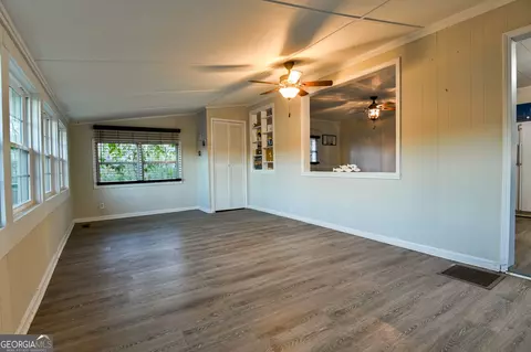 Living - 458 Haley Rd, Jackson, GA 30233 photo 2 of 3