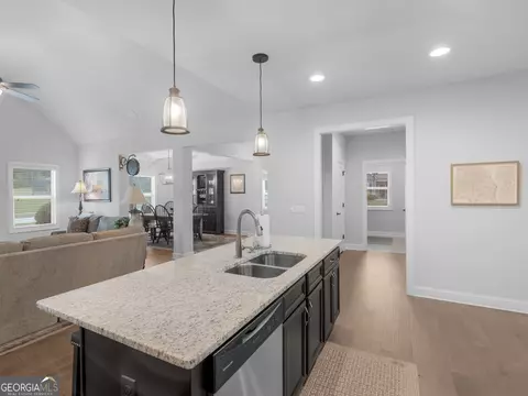 Entry Way - 401 Mountain Dr, Monroe, GA 30655 photo 5 of 6