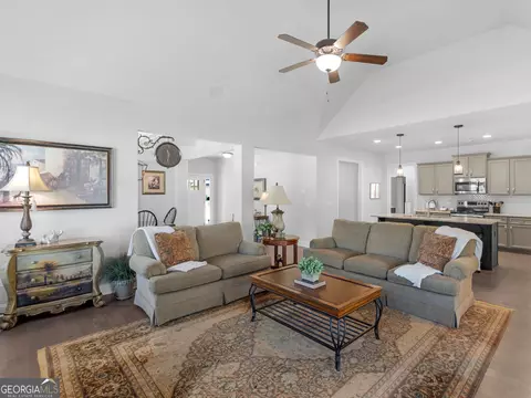 Living - 401 Mountain Dr, Monroe, GA 30655 photo 2 of 2