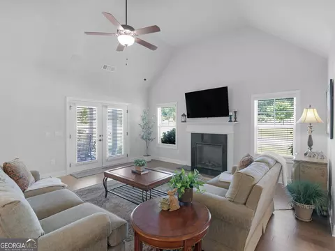 Living - 401 Mountain Dr, Monroe, GA 30655 photo 1 of 2