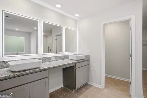 Bath - 144 Post Oak Dr #137, Jackson, GA 30233 photo 1 of 2
