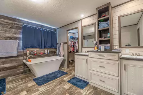 Bath - Undisclosed, Five Points, AL 36855 photo 1 of 2