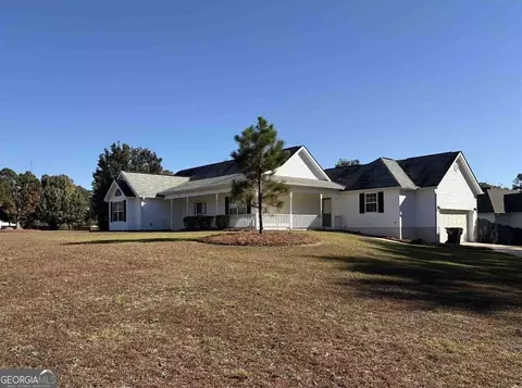 39 English Ct, Byron, GA 31008