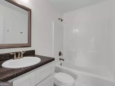 Bath - 539 Levi Barnes Rd, Jackson, GA 30233 photo 4 of 4