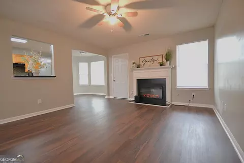 Living - 916 Brisley Cir, Hampton, GA 30228 photo 5 of 7