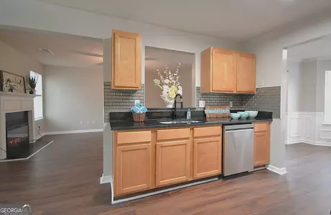 Kitchen - 916 Brisley Cir, Hampton, GA 30228 photo 5 of 5