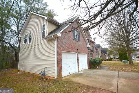 Exterior - 916 Brisley Cir, Hampton, GA 30228 photo 4 of 7