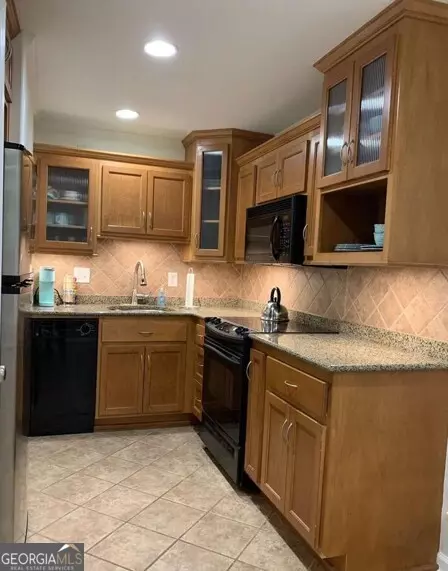 Kitchen - 655 E Campus Rd, Athens, GA 30605 photo 2 of 2