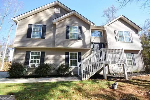 5614 Hawthorn Dr, Gillsville, GA 30543