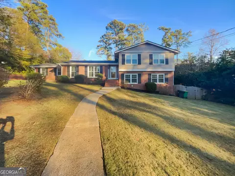 9925 La View Cir, Roswell, GA 30075