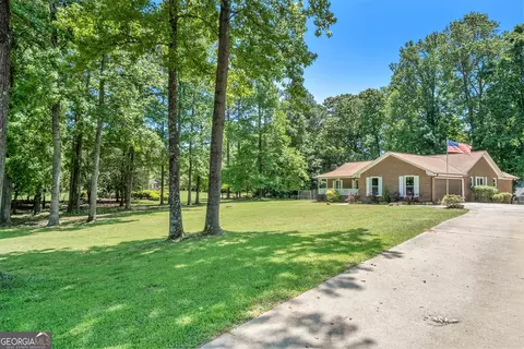 2260 Castle Lake Dr, Tyrone, GA 30290
