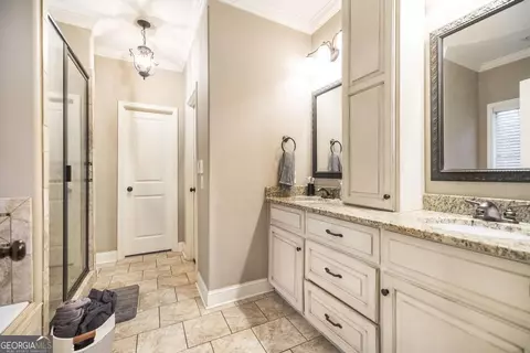 Bath - 312 Bridgehampton Way, Perry, GA 31069 photo 1 of 3